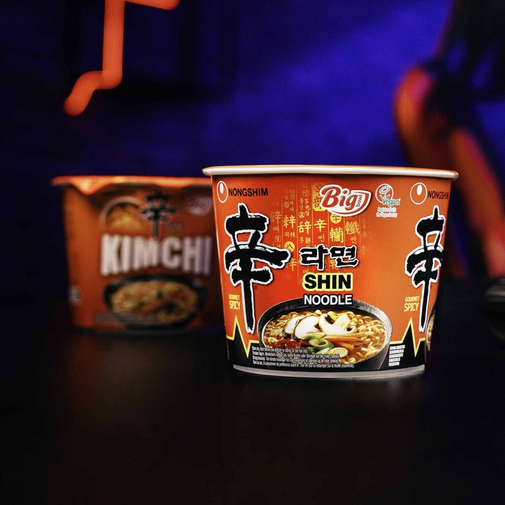 Nongshim Shin Noodle und Kimchi Packung